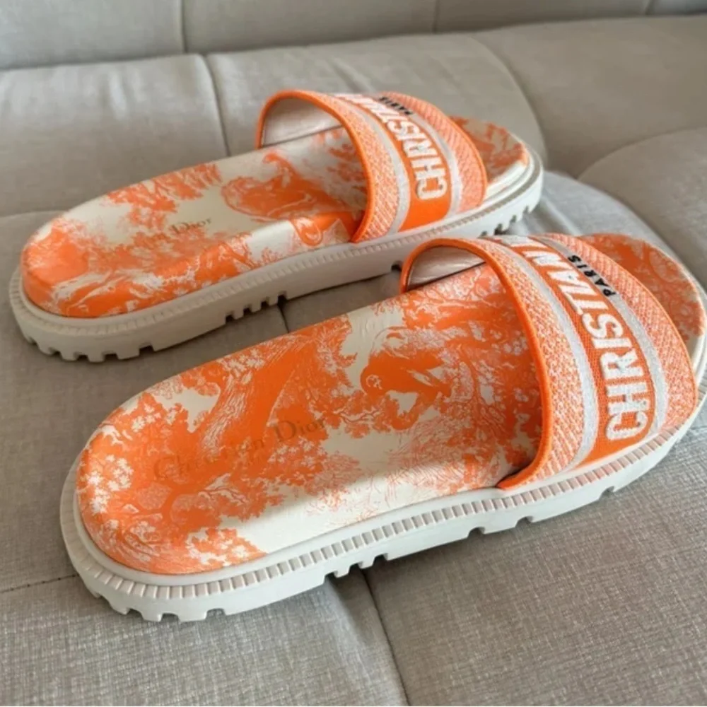 Dway slide in orange